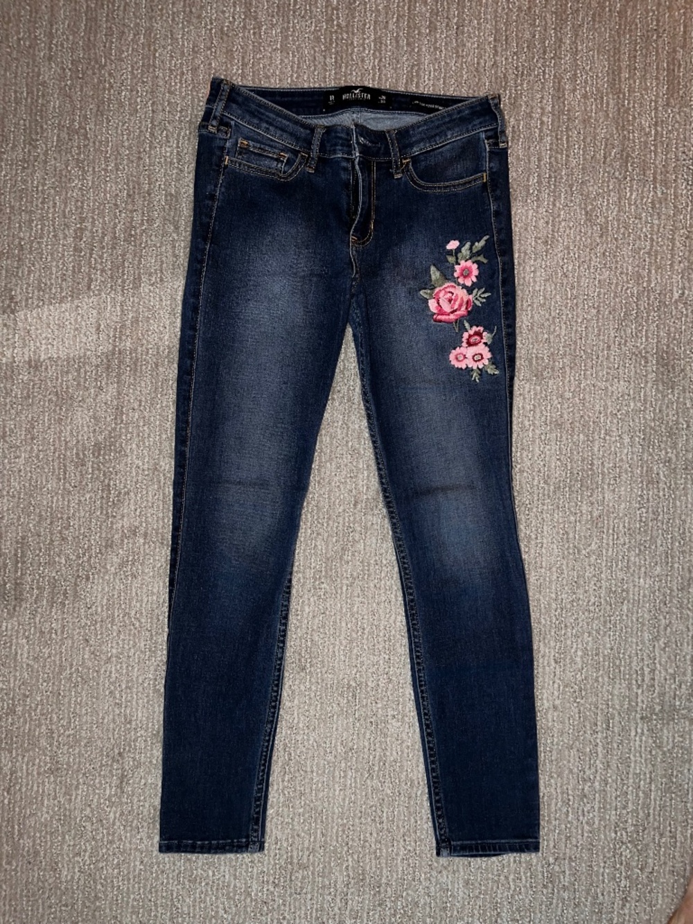 Hollister embroidered floral detail cropped jeans size juniors 24 waist size 1